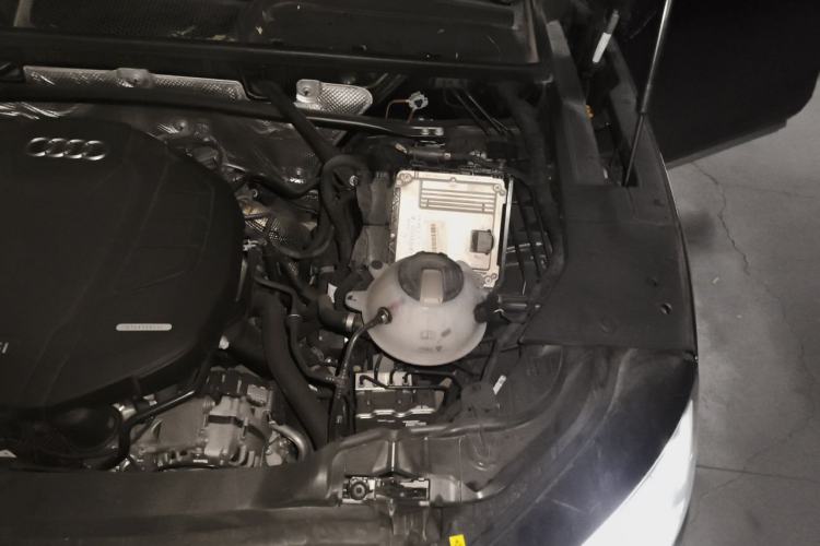Used Audi Q5L 2022 40T Luxury Dynamic Model Engine Bay Left