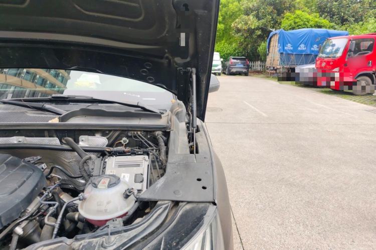 Used Audi Q5L 2022 40T Luxury Dynamic Model Engine Bay Left