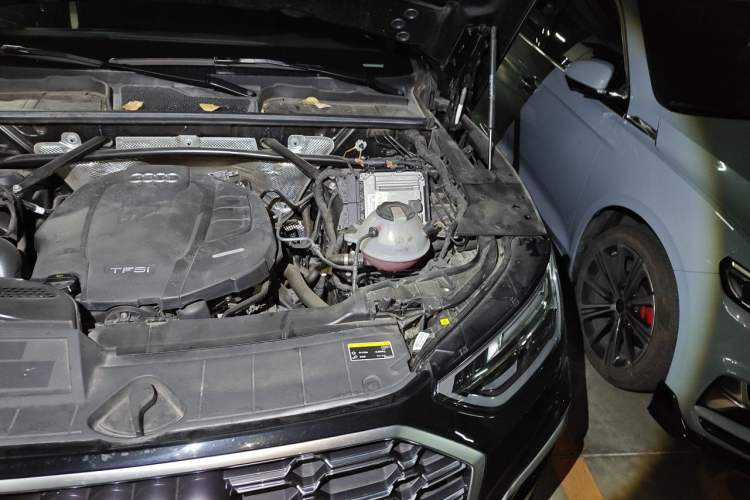 Used Audi Q5L 2022 40T Luxury Dynamic Model Engine Bay Left
