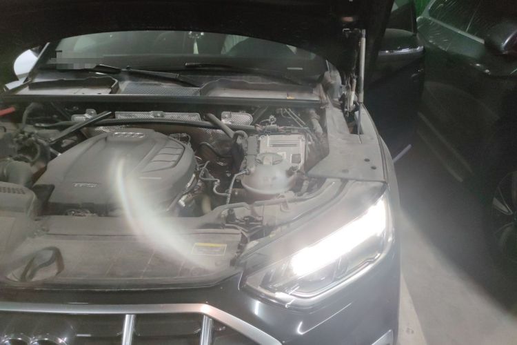Used Audi Q5L 2022 40T Fashionable and Elegant Model Engine Bay Left