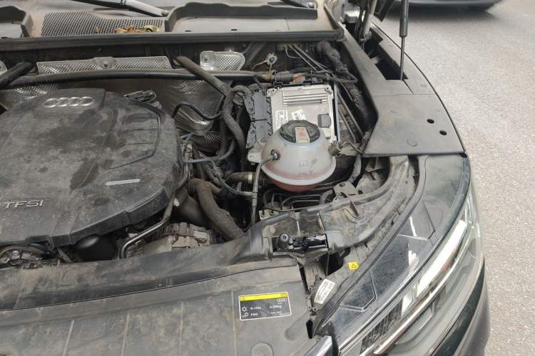 Used Audi Q5L 2022 40T RS Package Performance Model Engine Bay Left