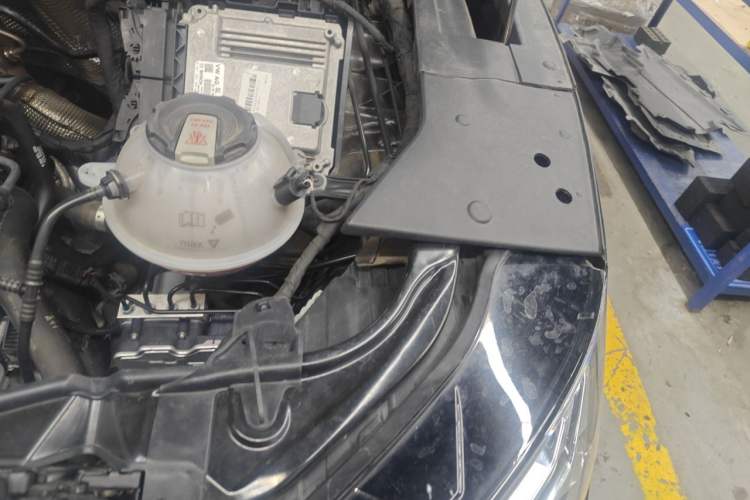 Used Audi Q5L 2022 40T Fashionable and Elegant Model Engine Bay Left