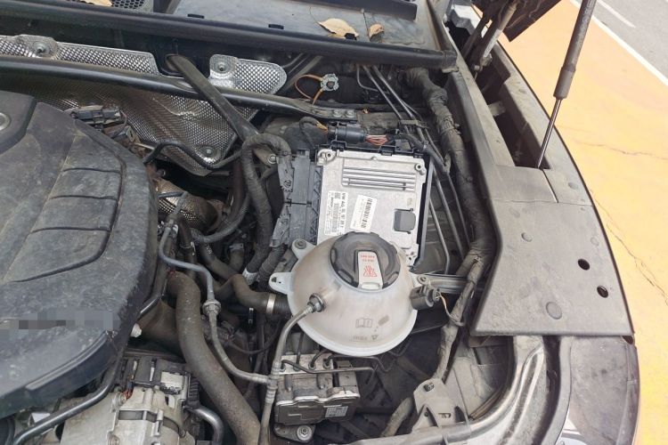 Used Audi Q5L 2022 Updated 40T Luxury Dynamic Edition Engine Bay Left