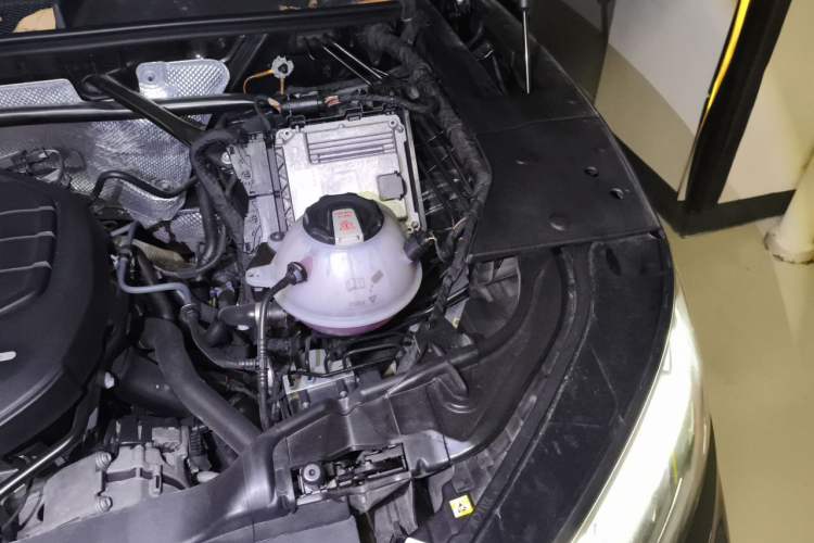 Used Audi Q5L 2022 40T Luxury Dynamic Model Engine Bay Left