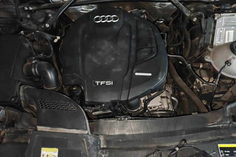 Used Audi Q5L 2022 40T Luxury Dynamic Model Engine Bay