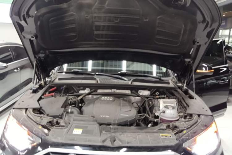 Used Audi Q5L 2022 40T Fashionable and Dynamic Model Engine Bay