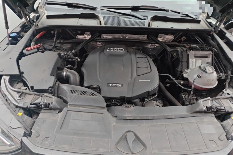 Used Audi Q5L 2022 40T Fashionable and Dynamic Model Engine Bay