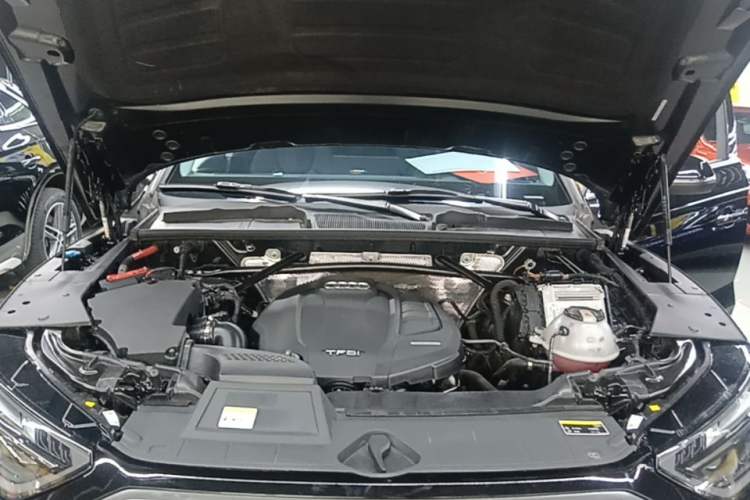 Used Audi Q5L 2022 40T Fashionable and Dynamic Model Engine Bay