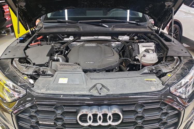 Used Audi Q5L 2022 40T Fashionable and Dynamic Model Engine Bay