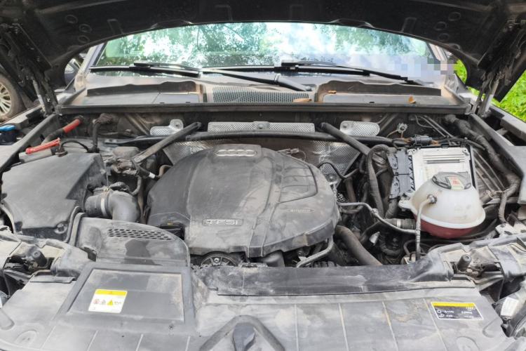 Used Audi Q5L 2022 40T Luxury Elegant Model Engine Bay