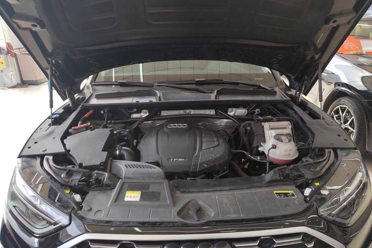 Used Audi Q5L 2022 Updated 40T Luxury Dynamic Edition Engine Bay