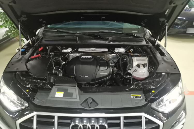 Used Audi Q5L 2022 40T Fashionable and Elegant Model Engine Bay