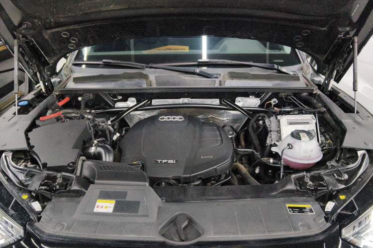Used Audi Q5L 2022 40T Fashionable and Dynamic Model Engine Bay