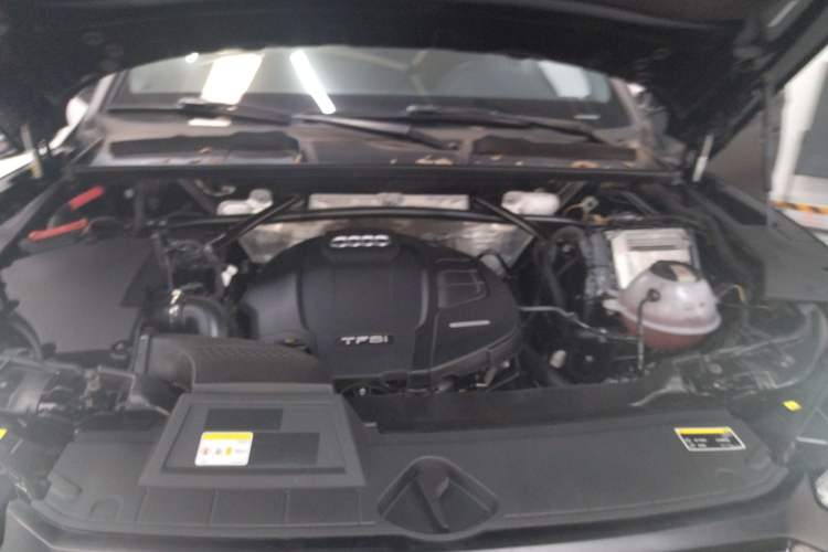 Used Audi Q5L 2022 40T Luxury Dynamic Model Engine Bay