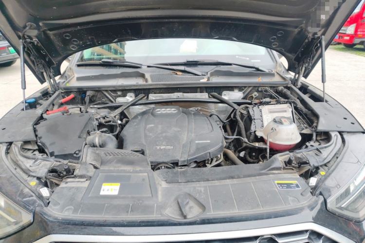 Used Audi Q5L 2022 40T Luxury Dynamic Model Engine Bay