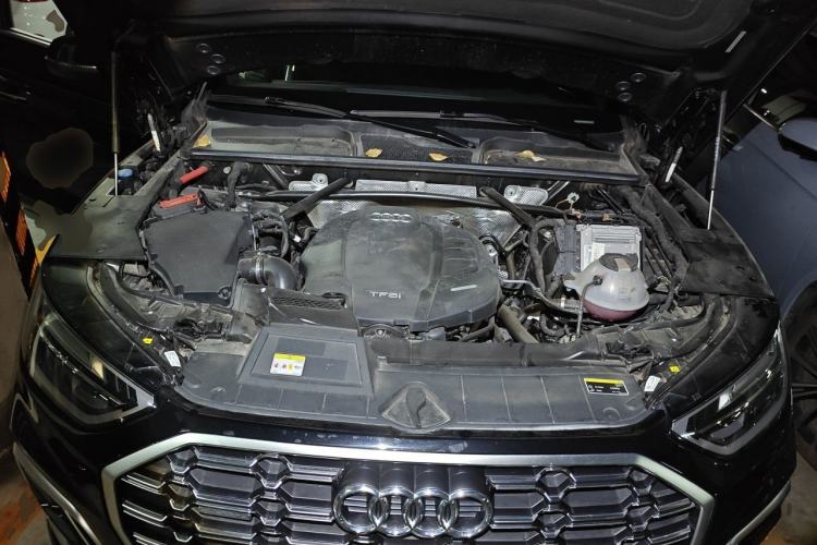 Used Audi Q5L 2022 40T Luxury Dynamic Model Engine Bay