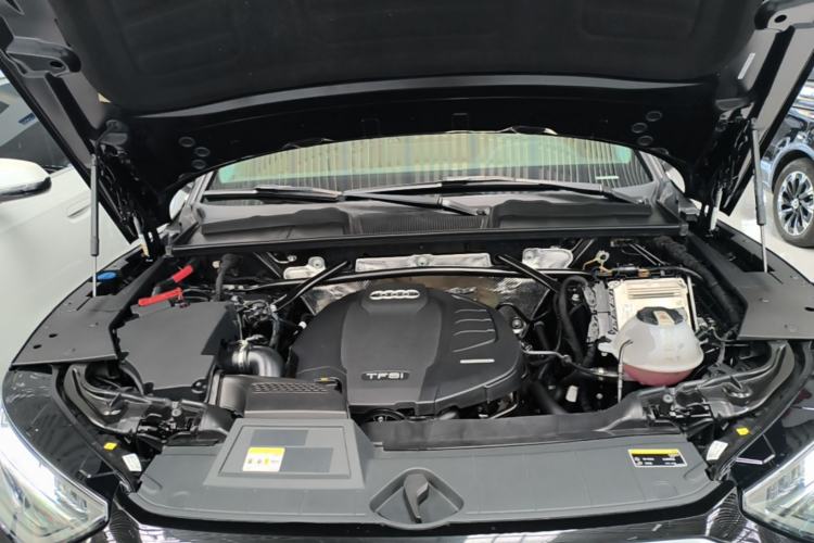 Used Audi Q5L 2022 40T Luxury Dynamic Model Engine Bay
