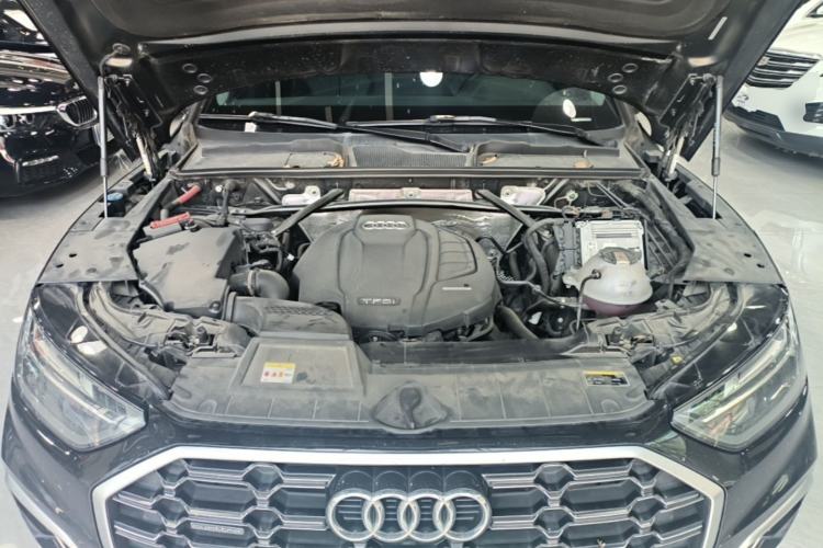 Used Audi Q5L 2022 40T Luxury Dynamic Model Engine Bay
