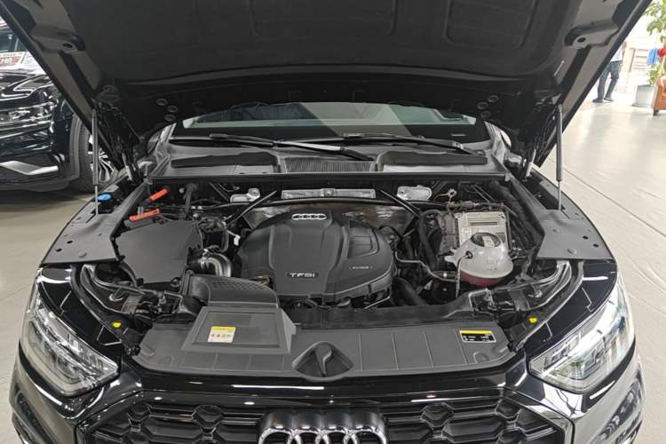 Used Audi Q5L 2022 40T Fashionable and Dynamic Model Engine Bay