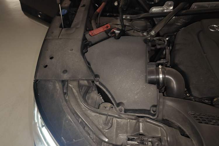 Used Audi Q5L 2022 40T Fashionable and Elegant Model Engine Bay Right