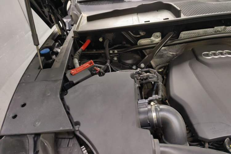 Used Audi Q5L 2022 40T RS Package Performance Model Engine Bay Right