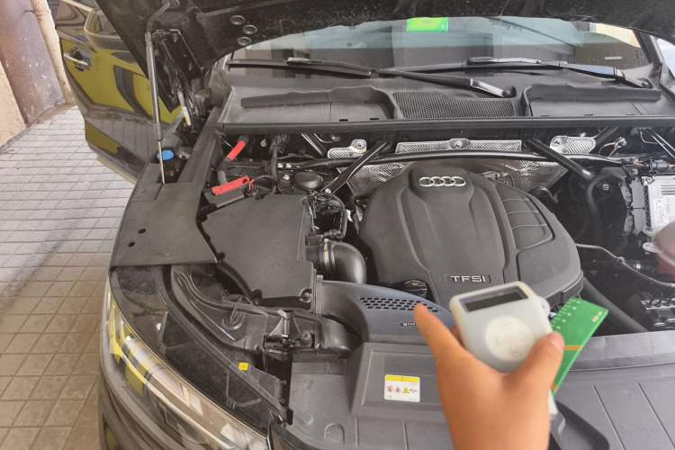 Used Audi Q5L 2022 Updated 40T Luxury Dynamic Edition Engine Bay Right