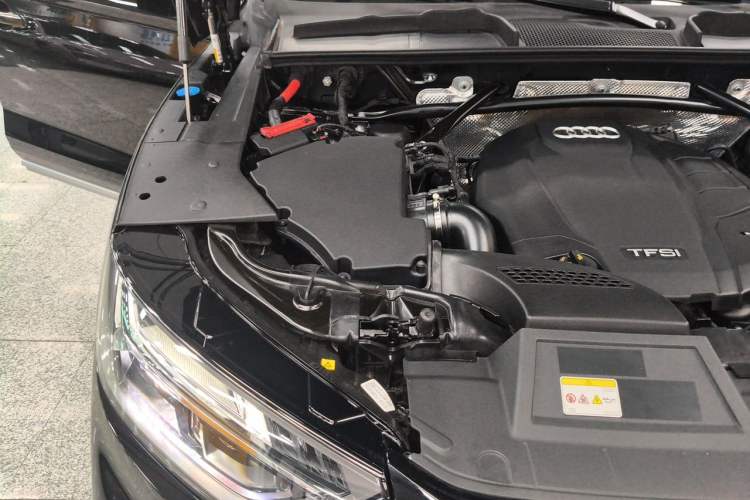 Used Audi Q5L 2022 40T Luxury Elegant Model Engine Bay Right
