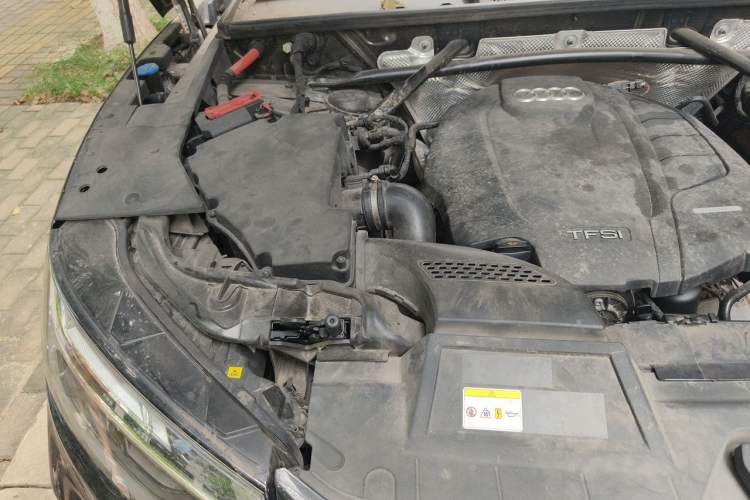 Used Audi Q5L 2022 40T RS Package Performance Model Engine Bay Right