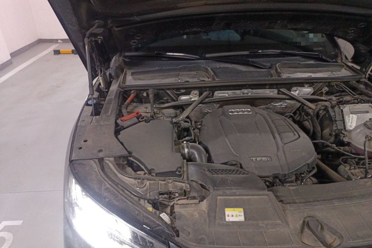 Used Audi Q5L 2022 40T Fashionable and Elegant Model Engine Bay Right
