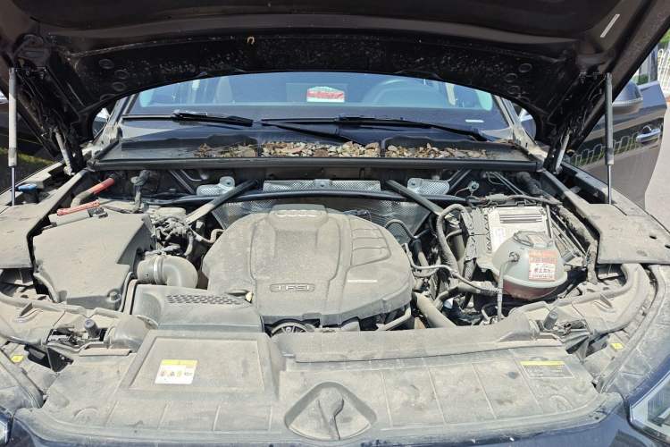 Used Audi Q5L 2022 40T Fashionable and Dynamic Model Engine Bay