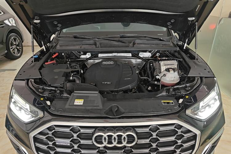 Used Audi Q5L 2022 Updated 40T Luxury Dynamic Edition Engine Bay