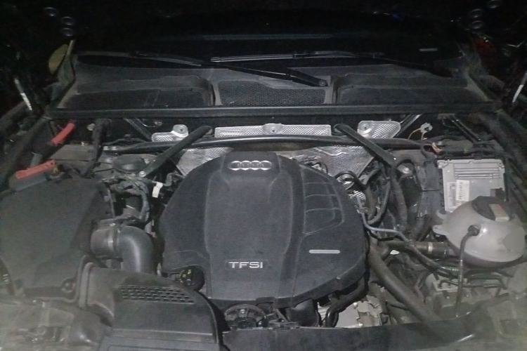Used Audi Q5L 2022 40T Fashionable and Dynamic Model Engine Bay