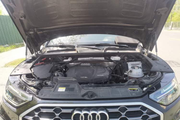 Used Audi Q5L 2022 40T Fashionable and Dynamic Model Engine Bay