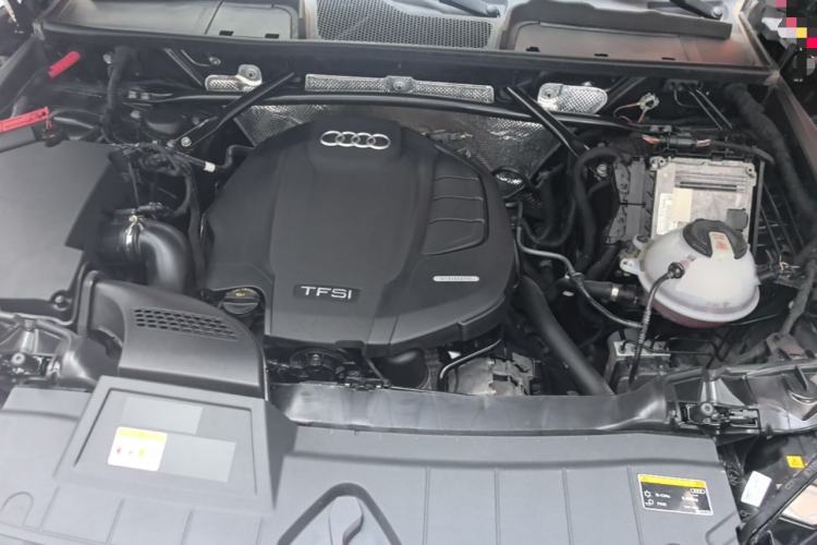 Used Audi Q5L 2022 40T Luxury Dynamic Model Engine Bay