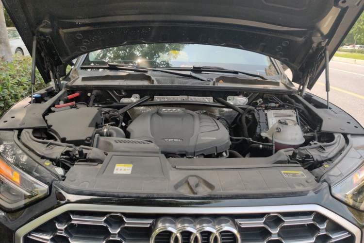Used Audi Q5L 2022 40T Fashionable and Dynamic Model Engine Bay