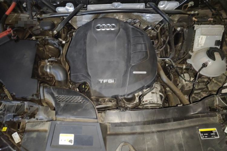 Used Audi Q5L 2022 40T Fashionable and Dynamic Model Engine Bay