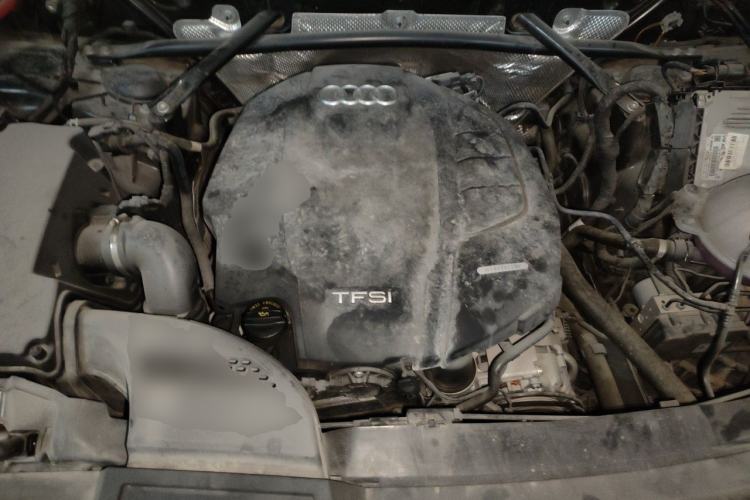 Used Audi Q5L 2022 40T Luxury Dynamic Model Engine Bay