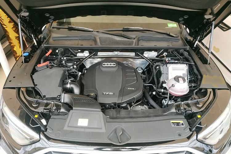 Used Audi Q5L 2022 Updated 40T Luxury Dynamic Edition Engine Bay