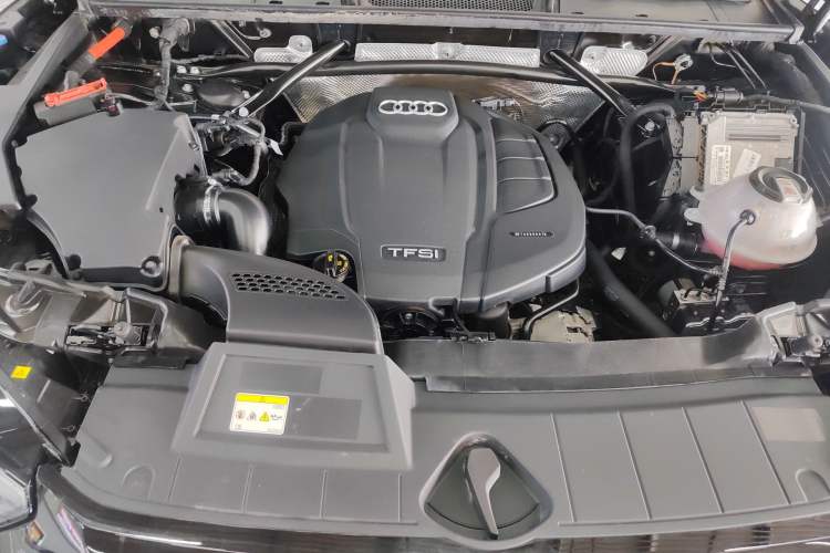 Used Audi Q5L 2022 40T Fashionable and Dynamic Model Engine Bay