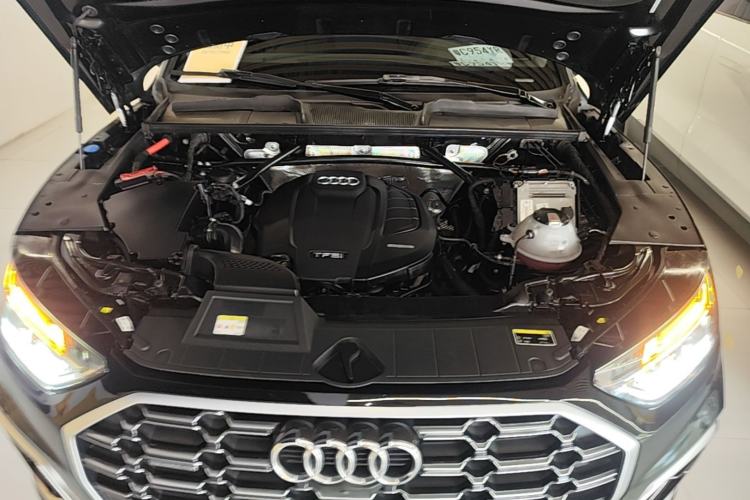 Used Audi Q5L 2022 Updated 40T Luxury Dynamic Edition Engine Bay