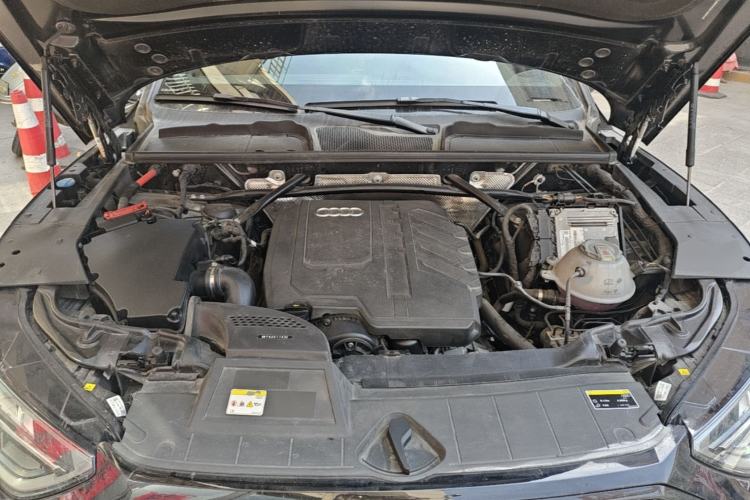 Used Audi Q5L 2022 Updated 40T Luxury Dynamic Edition Engine Bay