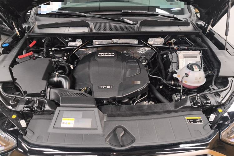 Used Audi Q5L 2022 40T Luxury Elegant Model Engine Bay