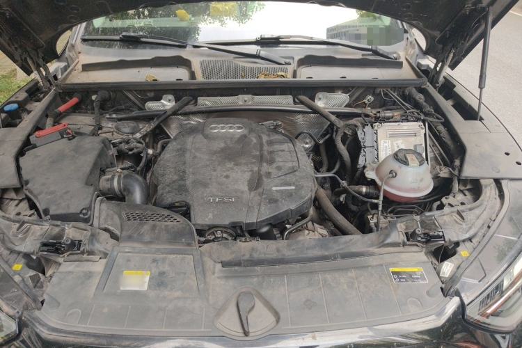 Used Audi Q5L 2022 40T RS Package Performance Model Engine Bay