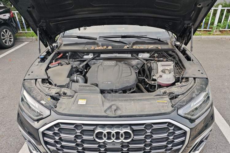 Used Audi Q5L 2022 40T Luxury Dynamic Model Engine Bay