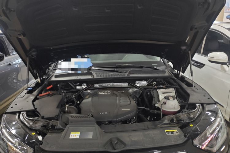 Used Audi Q5L 2022 40T Luxury Dynamic Model Engine Bay