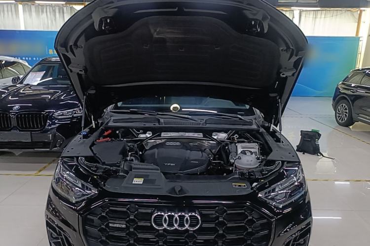 Used Audi Q5L 2022 40T Fashionable and Dynamic Model Engine Bay