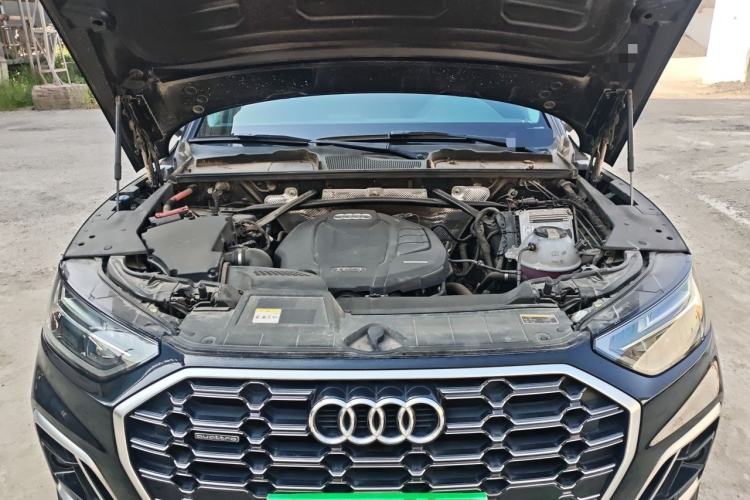 Used Audi Q5L 2022 40T Fashionable and Dynamic Model Engine Bay