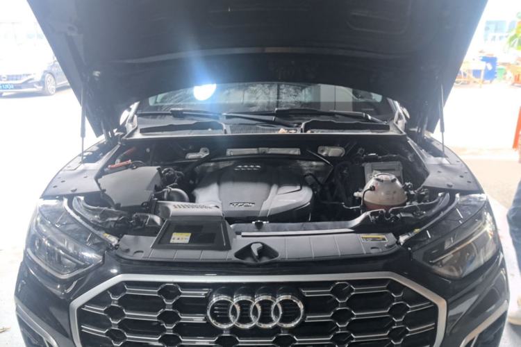 Used Audi Q5L 2022 40T Luxury Dynamic Model Engine Bay