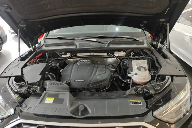 Used Audi Q5L 2022 Updated 45T Luxury Dynamic Version Engine Bay