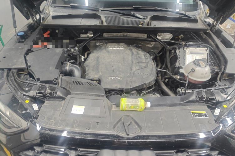 Used Audi Q5L 2022 40T Fashionable and Elegant Model Engine Bay